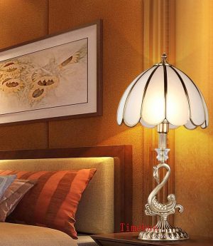 den-ban-dong-co-dien-chup-kinh-thuy-tinh-mo-trang-tri-phong-khach-phong-ngu-cao-cap-h60cm-led-e27-dtt-pk12-4