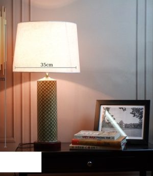 den-ban-tab-dau-giuong-gom-su-trang-men-led-e14-chup-vai-cao-cap-kieu-dang-tan-co-dien-chau-au-h36cm-dtt-yn5688