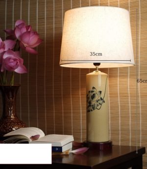 den-ngu-de-ban-tab-dau-giuong-gom-su-trang-men-xanh-luc-cao-cap-led-e27-chup-vai-kieu-dang-co-dien-chau-au-dtt-db8781