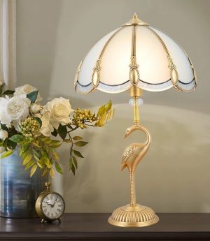 den-ban-dong-chup-thuy-tinh-de-dau-giuong-phong-ngu-kieu-dang-bac-au-co-dien-led-e27-cao-cap-dtt-pk13-1