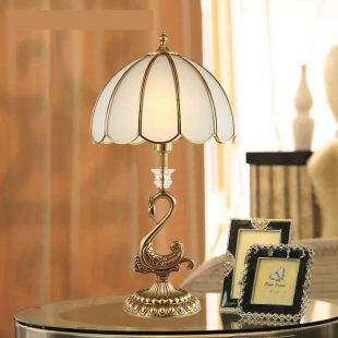 den-ban-dong-co-dien-chup-kinh-thuy-tinh-mo-trang-tri-phong-khach-phong-ngu-cao-cap-h60cm-led-e27-dtt-pk12-1
