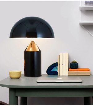 den-ban-khach-san-trang-tri-phong-ngu-hien-dai-hinh-nam-h50cm-vo-black-vo-gold-cao-cap-dtt-md4-5